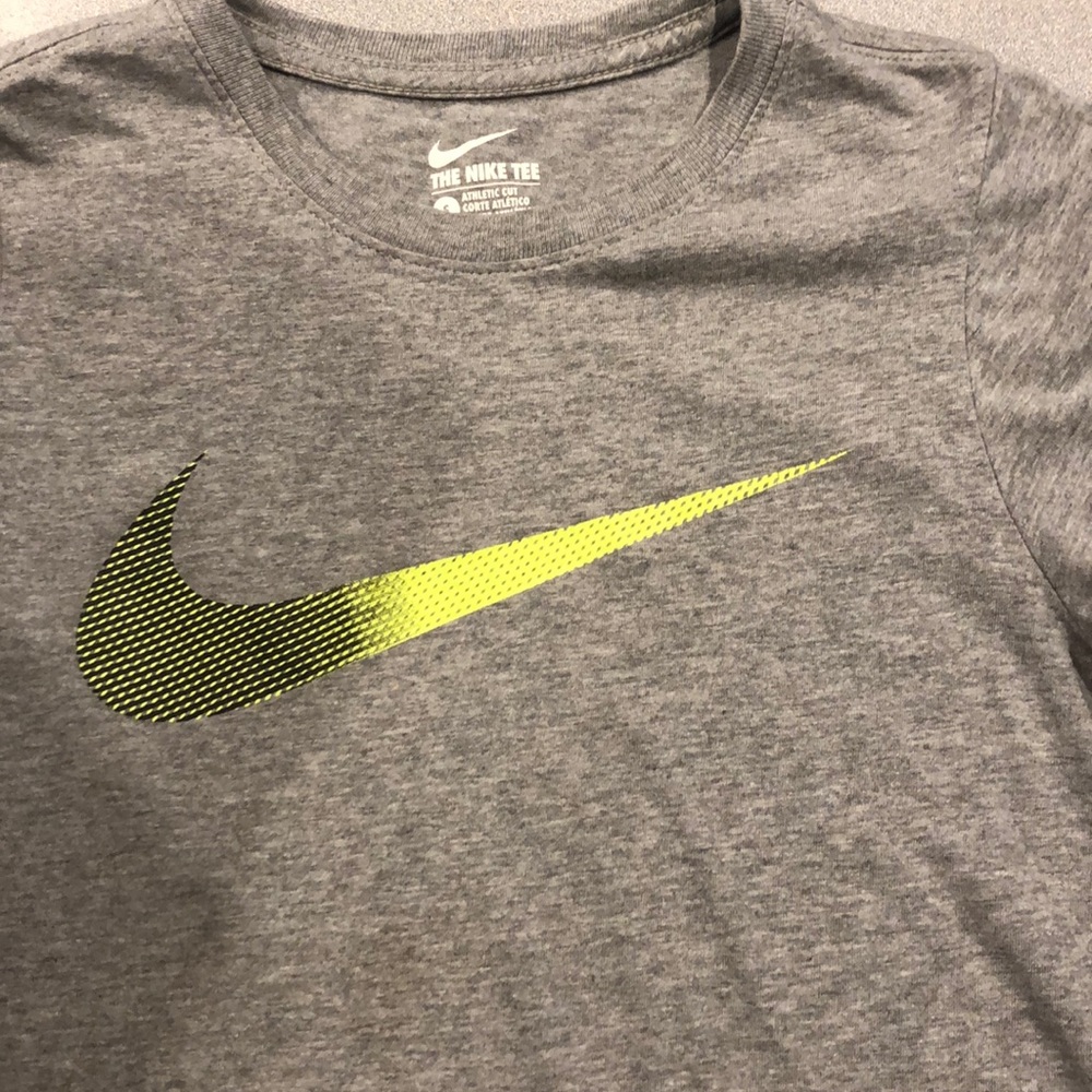 Boys Nike short sleeve shirt